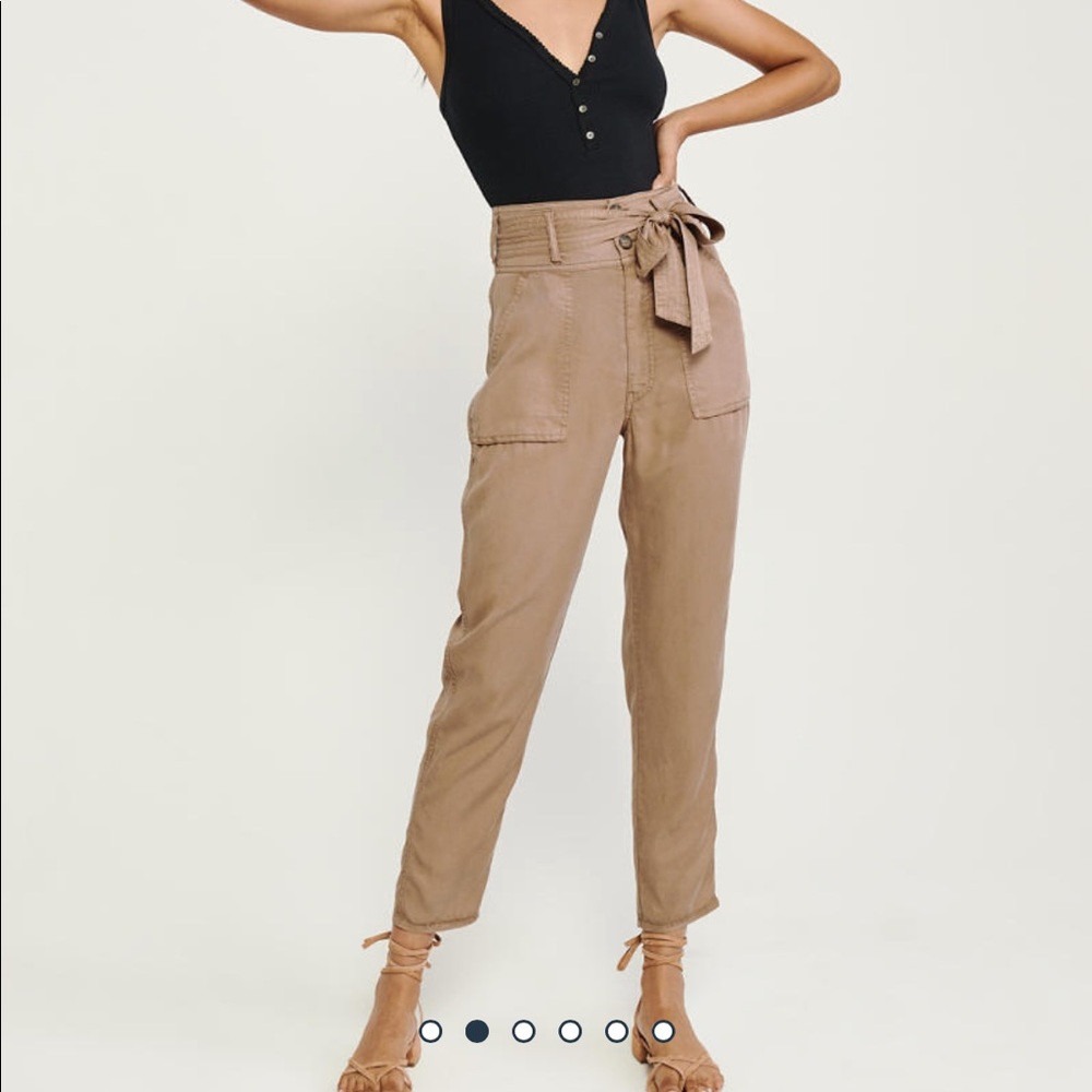 A&F Belted Taper Pants XS